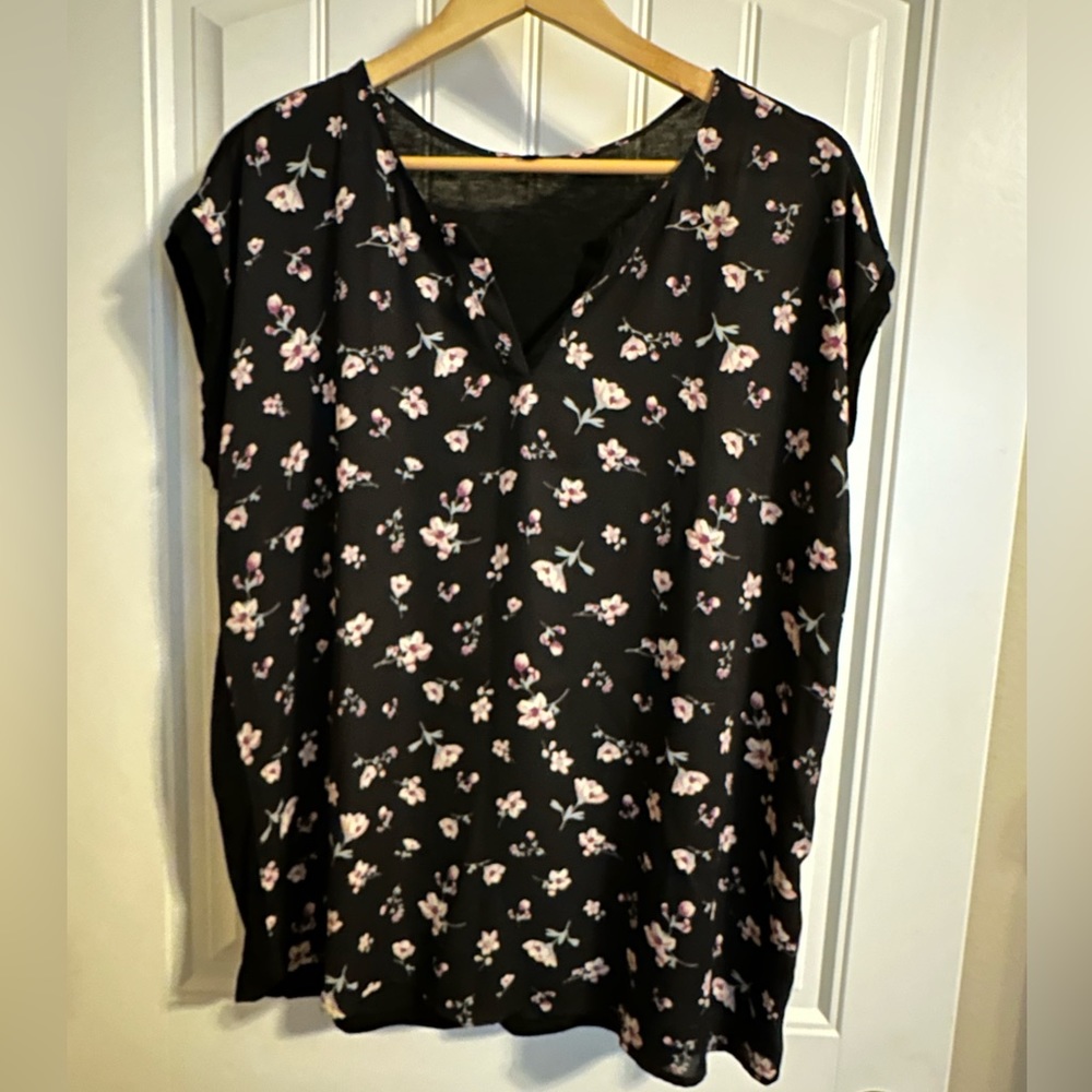 Black XXL Papermoon mixed media blouse. Floral blouse in front, T-shirt in back.